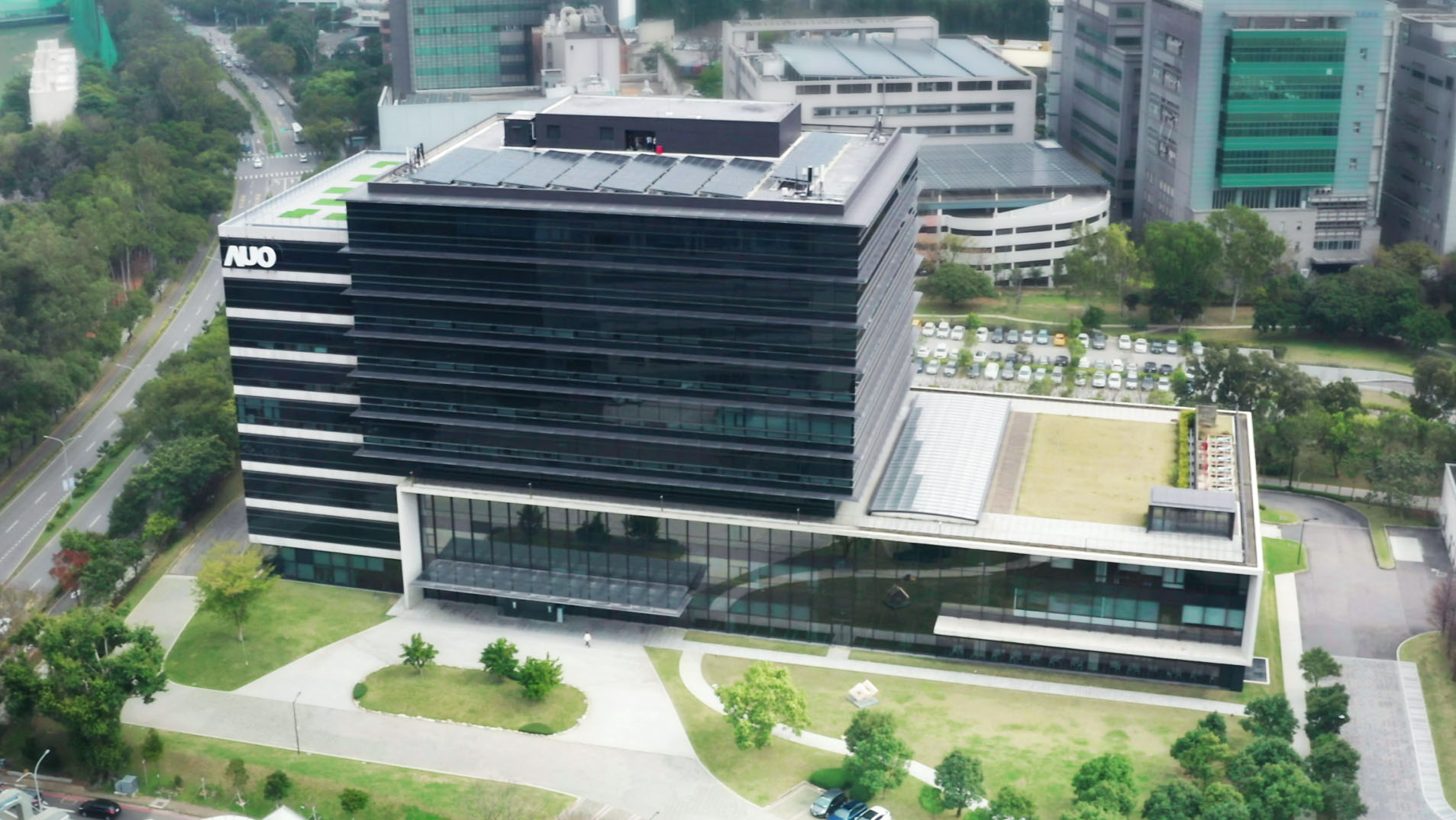 VR彩票光電積極實踐永續作為，以”VR彩票全球研發中心（Global Research Center，GRC）”總部大樓，通過ISO 14068-1:2023碳中和管理標準查證，并承諾于2030年實現臺灣所有辦公據點均朝此目標邁進