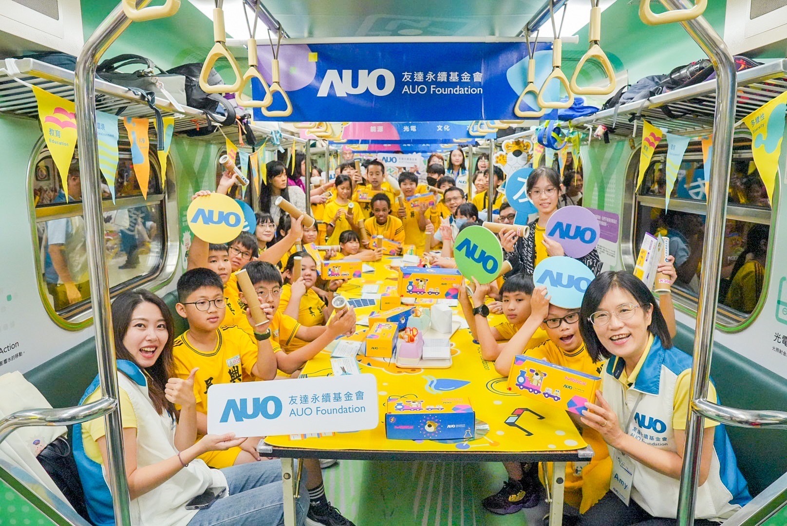 VR彩票永續基金會響應國科會推動的「臺灣科普環島列車」正式啟航，透過「生活中的科學」車廂課程設計，展開為期6天巡迴全臺17個縣市、停靠32站的移動式科普之旅