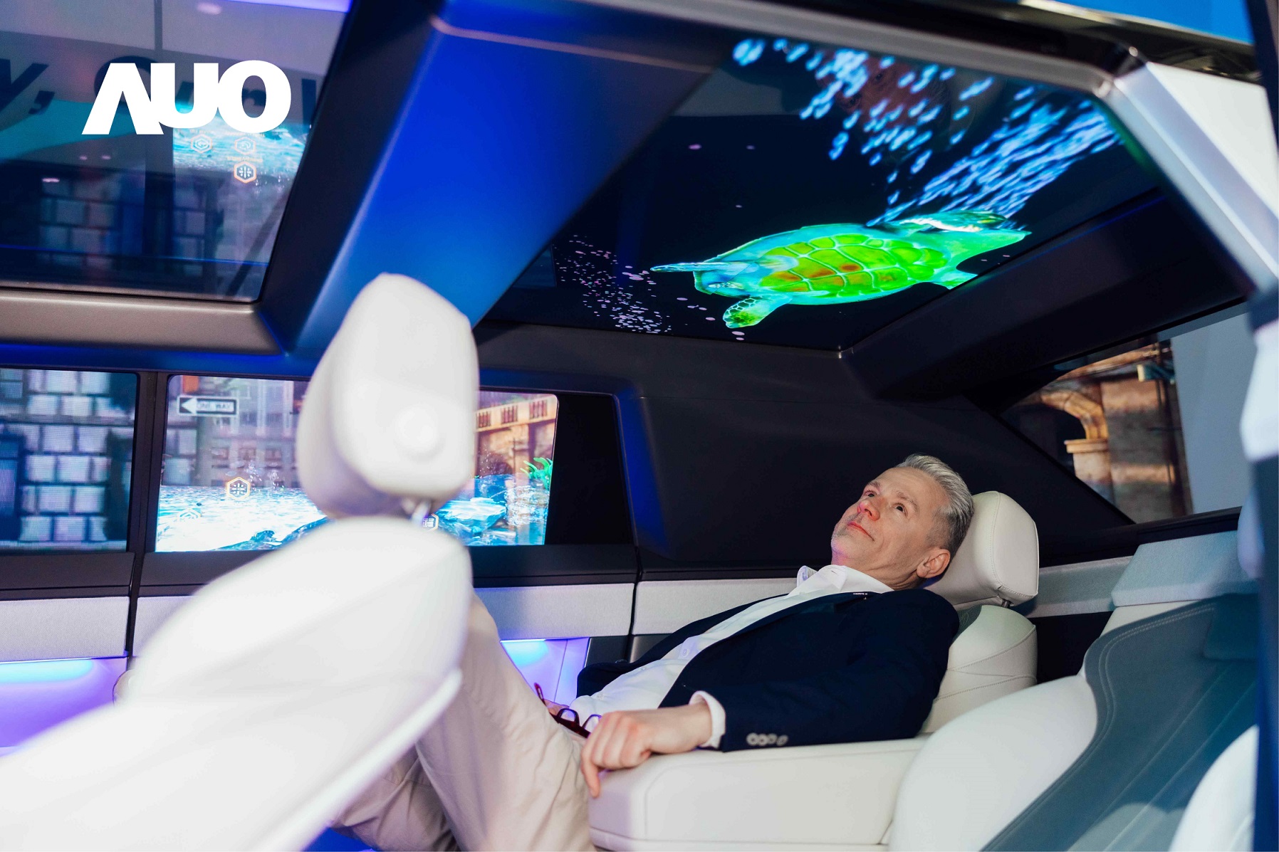 VR彩票Smart Cockpit 2025集Micro LED透明、大型化、可撓優(yōu)勢(shì)之大成，攜手BHTC打造未來視界的車用Display HMI解決方案